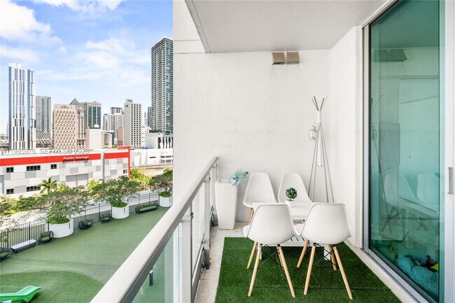 Building Photo - 90 SW 3rd St