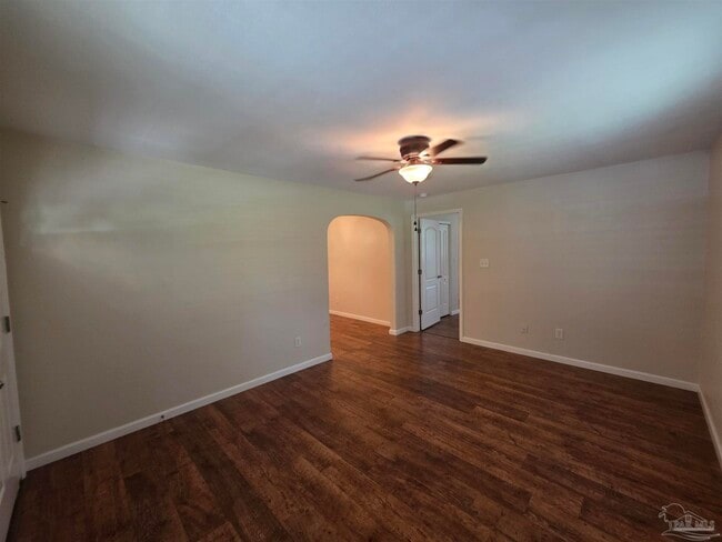 Building Photo - 5142 Regalo Dr