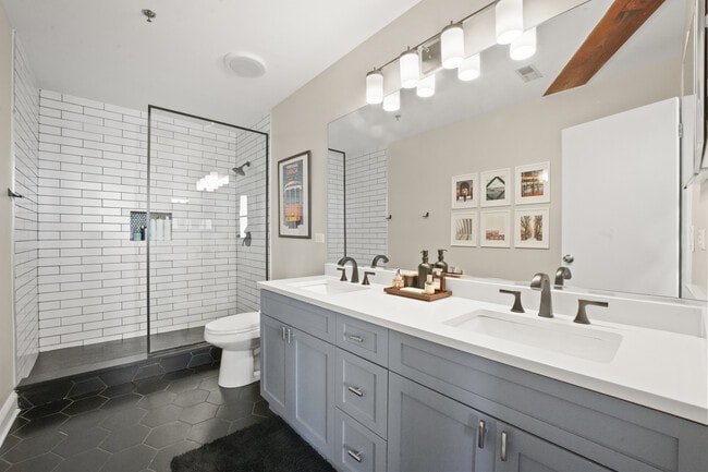 Building Photo - 520 W Huron St