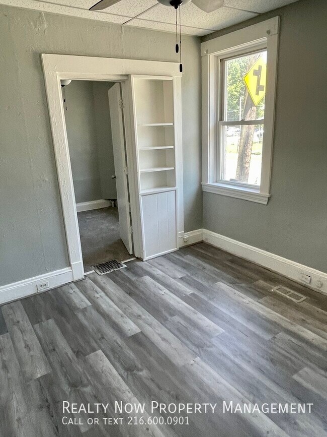 Building Photo - 2670 W 41st St