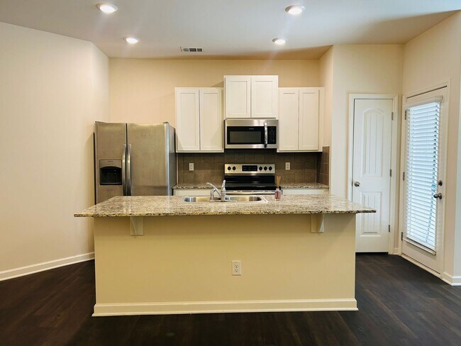 Building Photo - Wow 3 bedroom 2.5 bathroom townhome minute...