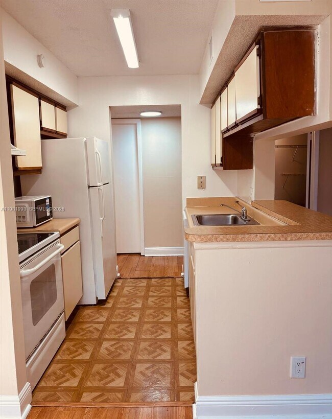 Building Photo - 5740 Rock Island Rd