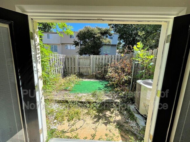 Building Photo - 9445 Lexington Cir