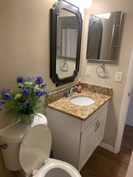 Building Photo - 610 Kenwick Cir