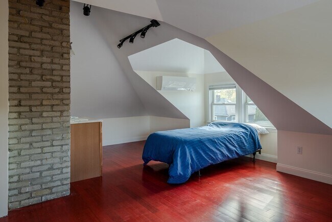 Building Photo - 22 Embassy Rd