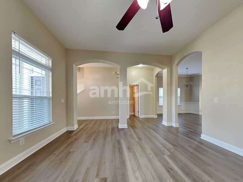 Building Photo - 515 Flat Rock Ter