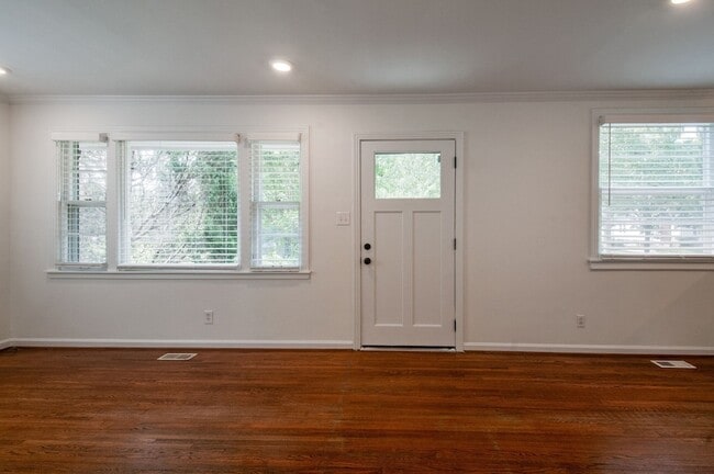 Building Photo - 1006 S Douglas Ave