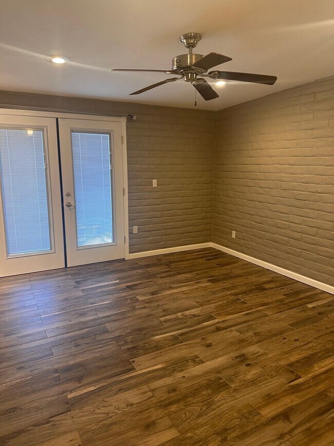 Building Photo - Beautiful and Pristine Condition - 3 bed 2 Bath - Close to Davis Monthan Air Force Base