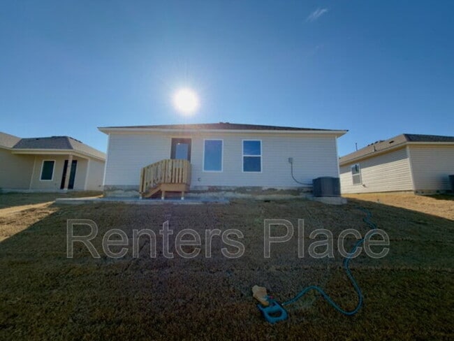 Building Photo - 1008 W Lawton Rd