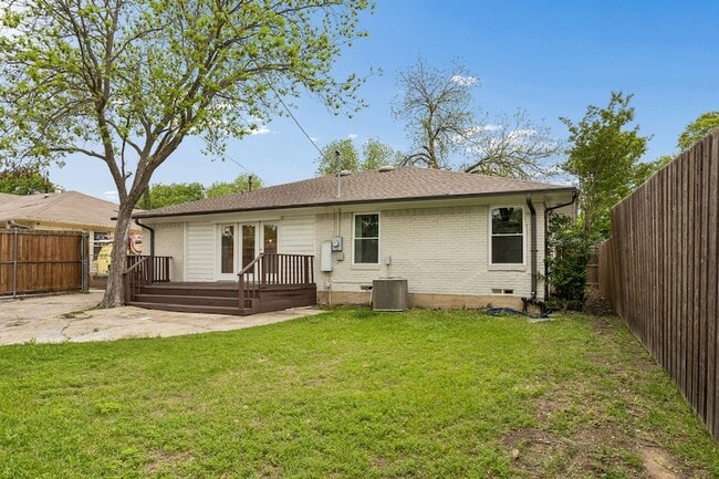 Building Photo - 2812 San Medina Ave