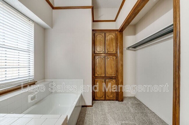 Building Photo - 7713 Doris Dr