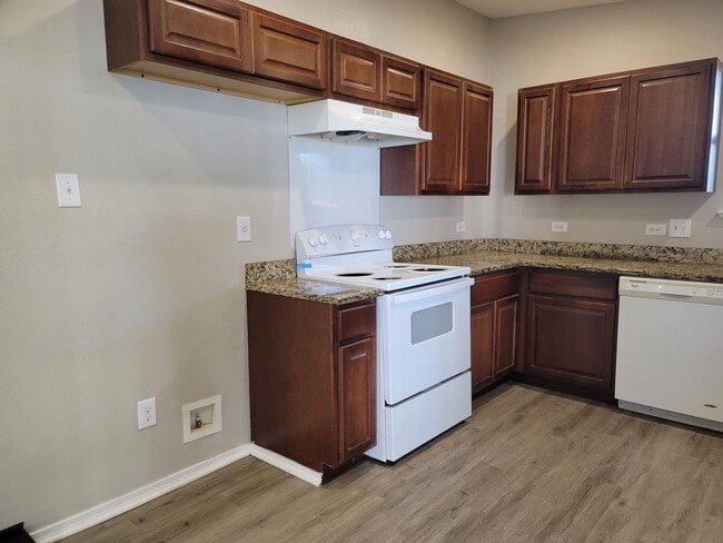 Building Photo - 4/2/2 TOTALLY renovated home