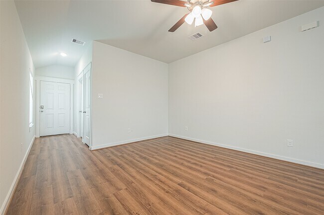 Building Photo - 7538 Coral Ter Dr