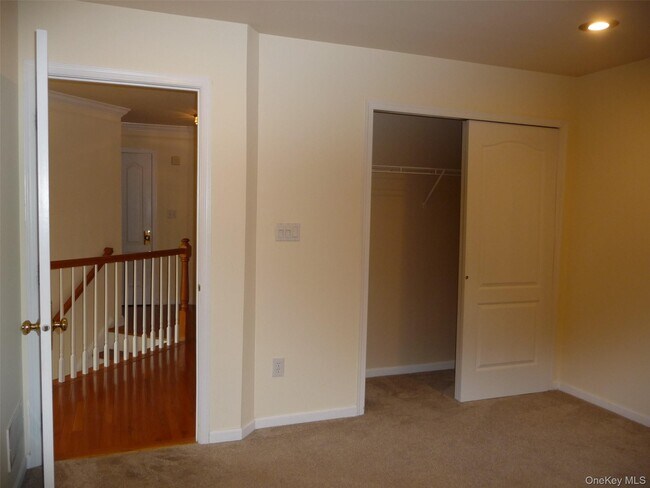 Building Photo - 220 Roosevelt Dr
