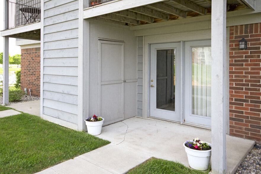 Building Photo - Dupont Lakes Apartments