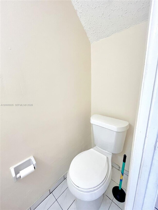 Building Photo - 5575 W 26th Ct