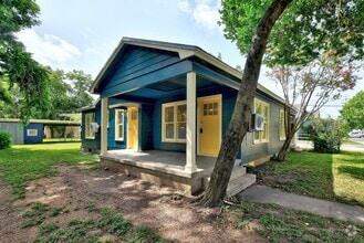 Building Photo - 302 Olive St