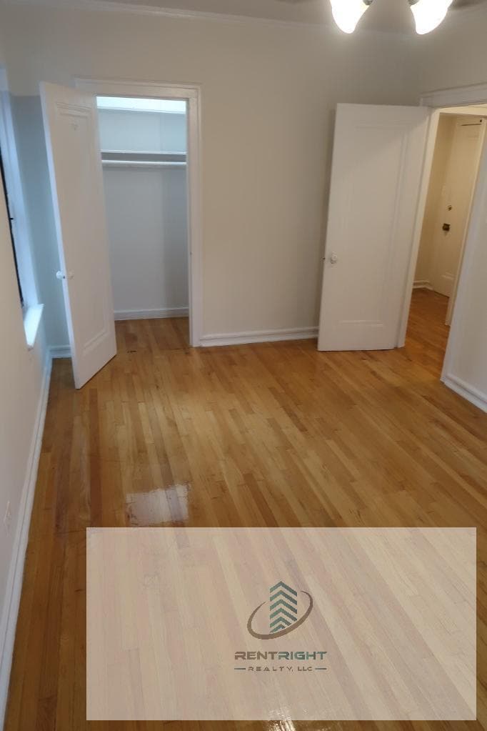 Building Photo - 426 W Briar Pl