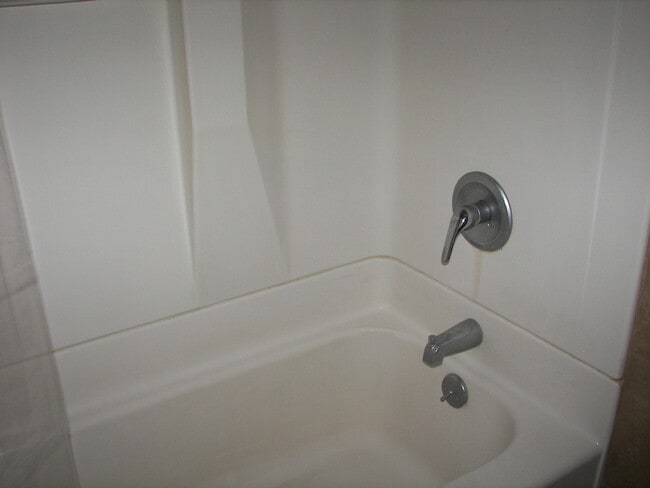 Building Photo - Adorable! You'll Love All the Oak!