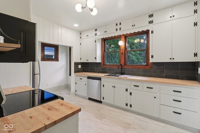 Building Photo - 615 N Grant Ave