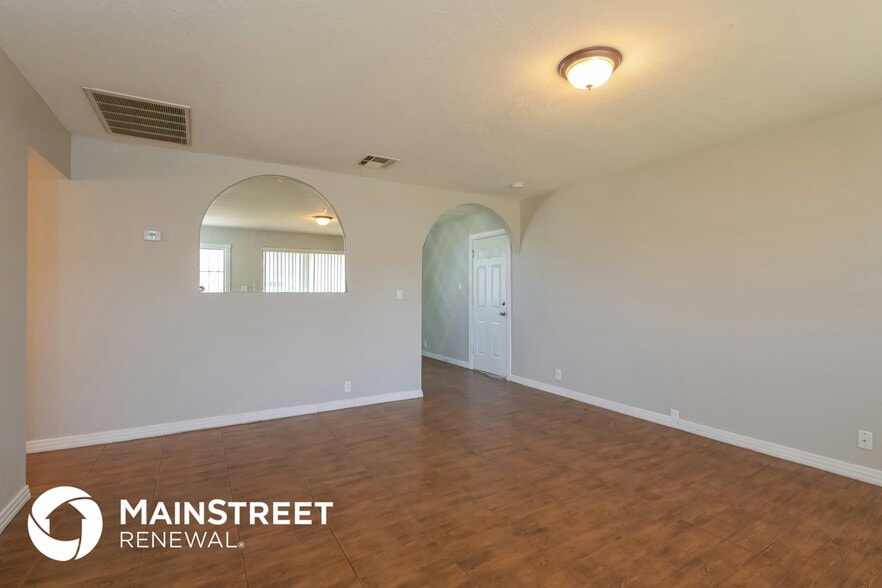 Building Photo - 112 W Gary Way