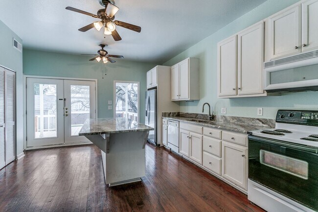 Building Photo - 3-BEDROOM COTTAGE IN ALAMO HEIGHTS