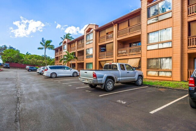 Building Photo - Top-floor, ocean-view 1BR/1BA condo in Honokowai — close to Honokowai Beach Park and Bad Ass Coffee.