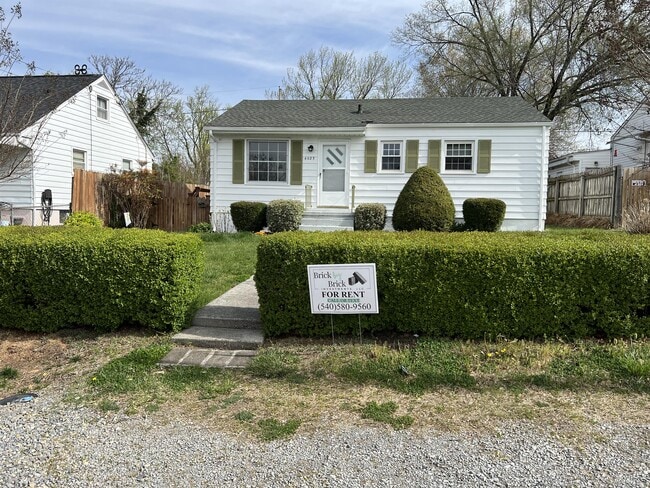 Primary Photo - 4025 Maine Ave NW