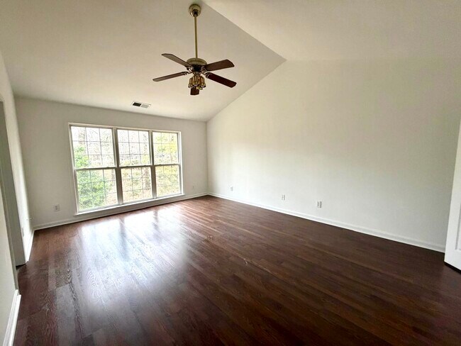 Building Photo - 6229 Bells Mill Dr