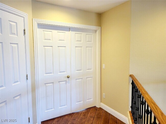 Building Photo - 10885 Fintry Hills St