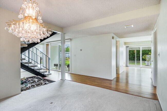 Building Photo - Tranquility on Beachside