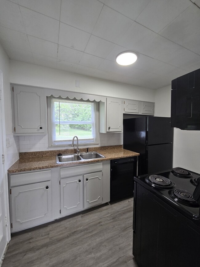 Building Photo - 1040 N Volutsia