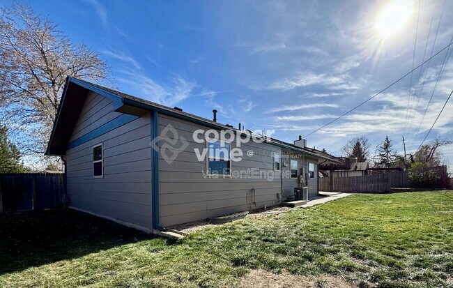 Building Photo - 495 Ash St