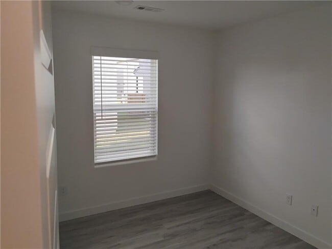 Building Photo - 951 Reading RR Ln