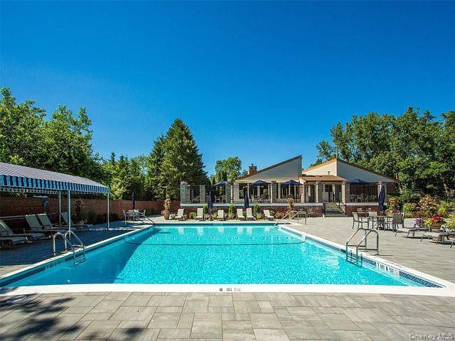 Building Photo - 91 Duck Pond Dr