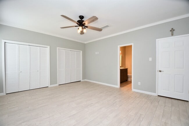 Building Photo - 382 Wilcrest Dr