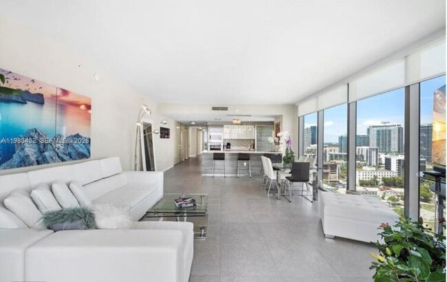 Building Photo - 460 NE 28th St