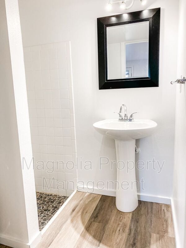 Building Photo - 1724 Robidoux Cir