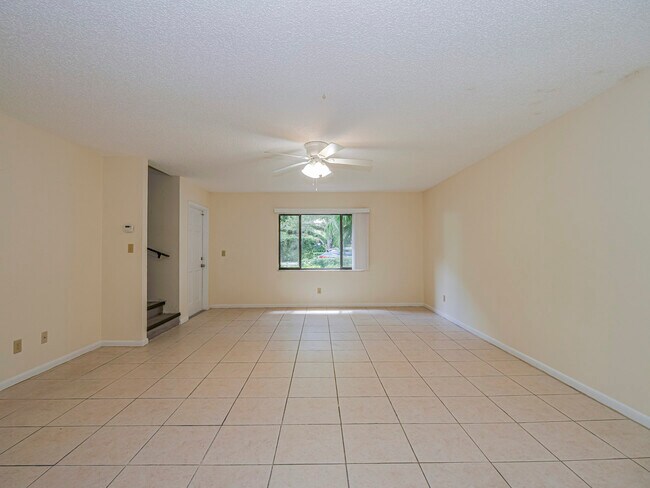 Building Photo - 1055 6th Ave