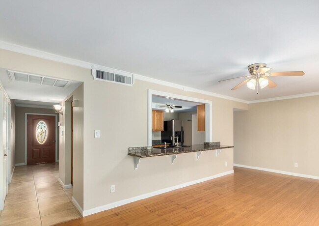 Building Photo - ASU Rooms for Rent – All Utilities Include...