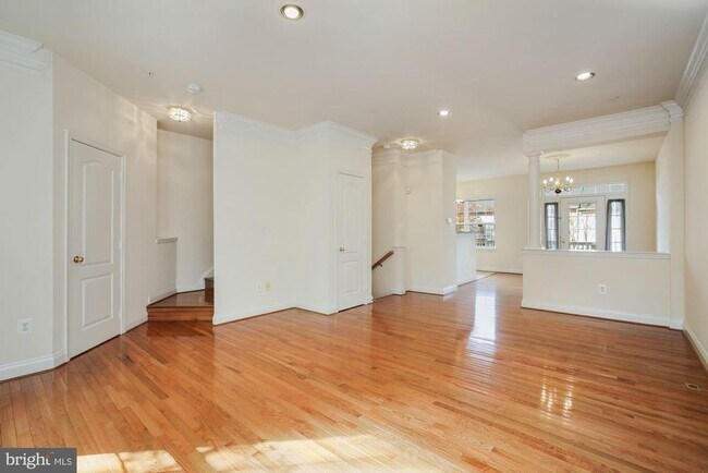 Building Photo - 207 Garden View Way