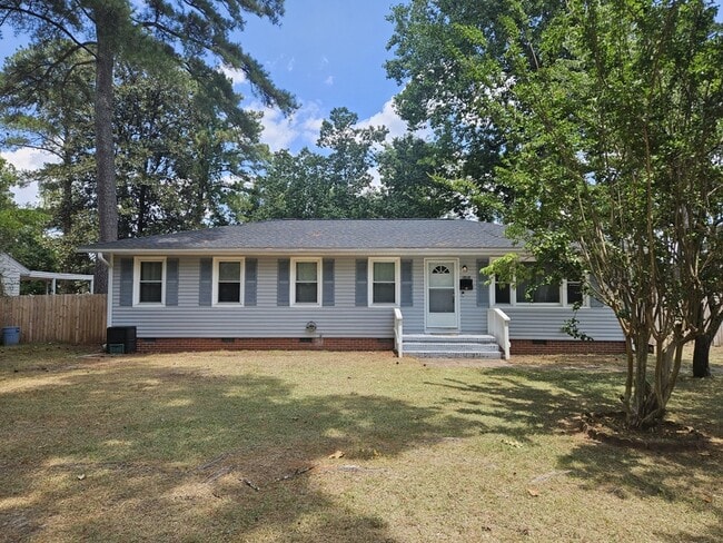 Building Photo - 1818 Cherokee Dr