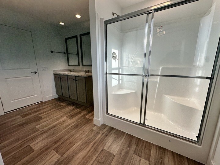 Building Photo - 7 Rainier St N