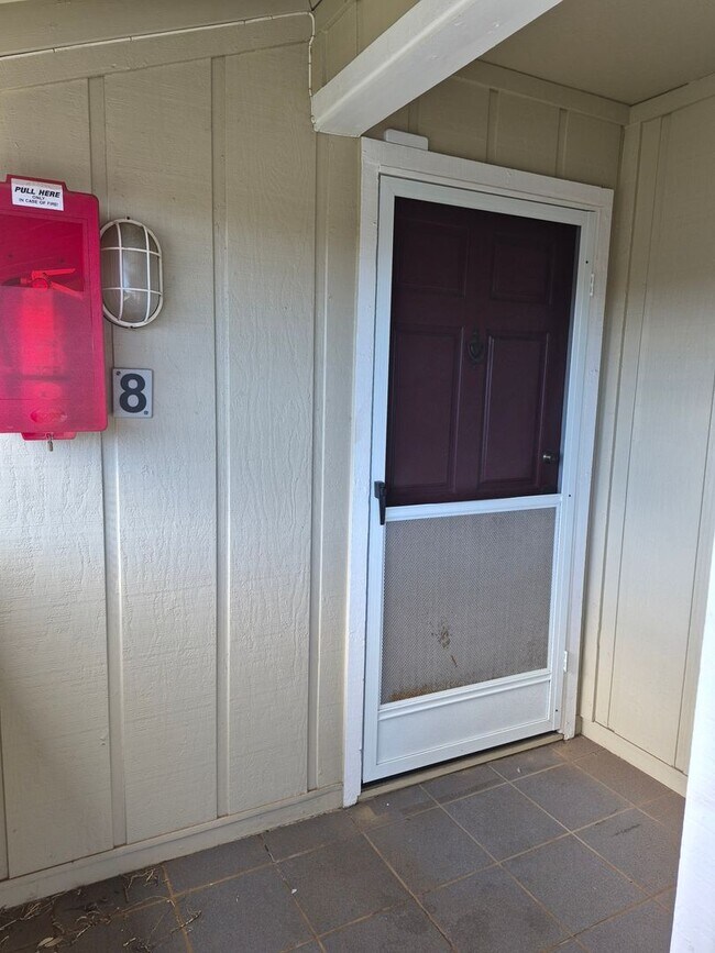 Building Photo - Centrally located 1bd, 1ba, 1pkg 512sqft. w/Lanai for $2000