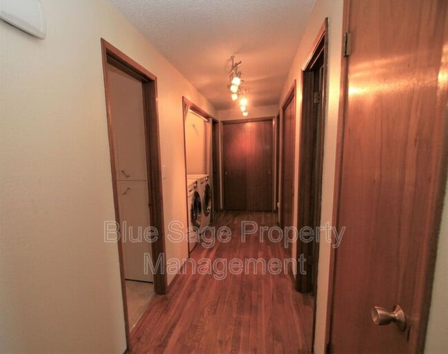 Building Photo - 131 Leslie Ln