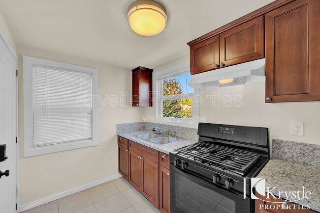 Building Photo - 1340 Farrell St