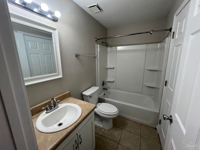 Building Photo - 9485 Sunnehanna Blvd