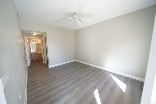 Building Photo - SHOWINGS AVAILABLE NOW