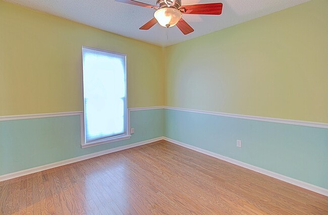 Building Photo - 948 Wedgewood Way