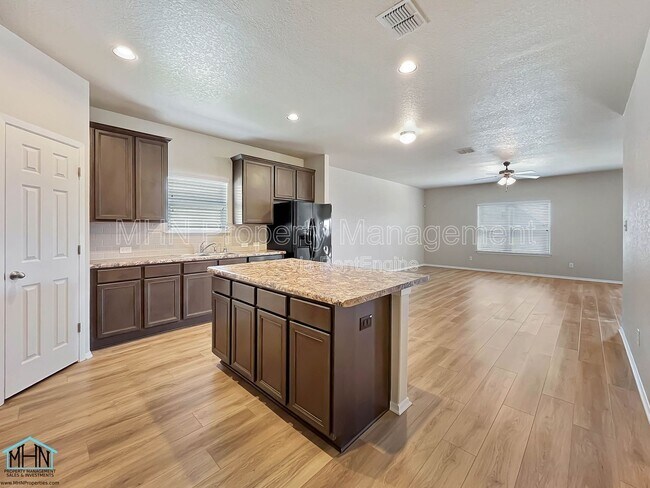 Building Photo - 7118 Marina Del Rey